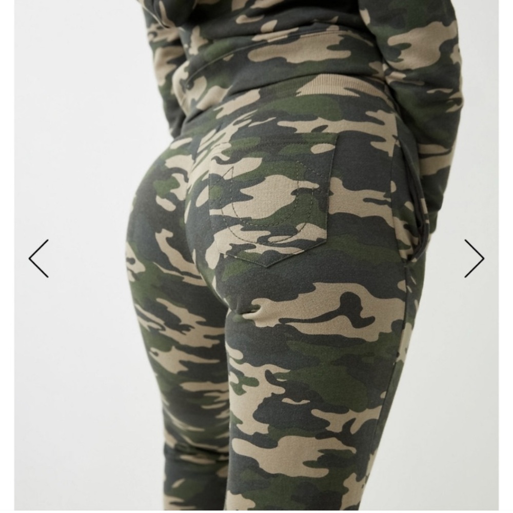 NEW✨TRUE RELIGION CAMO SWEATSUIT / FULL SUIT - Picture 3 of 16